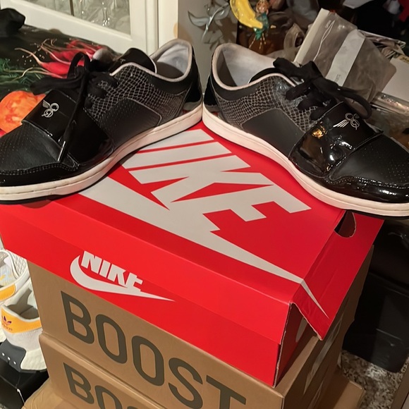 Who remembers these?! Creative Recreation!!! Throwback! Make it clap lol size 10 - Picture 3 of 5